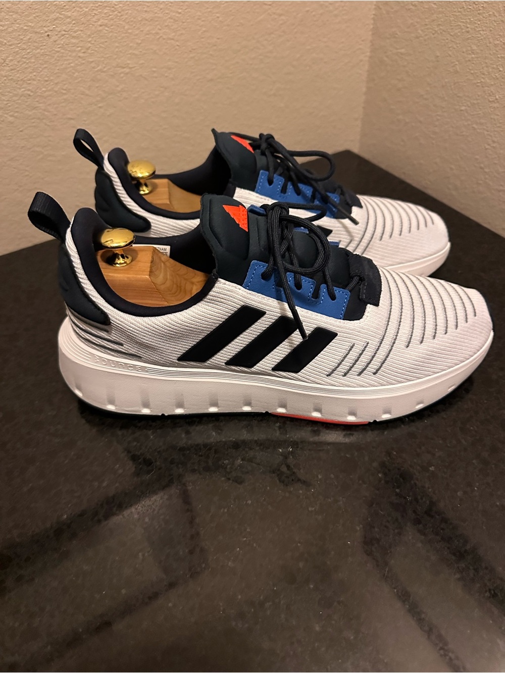 Adidas Mens Size 11  Swift Run 23 Lace Up Sneakers Shoes Casual - White